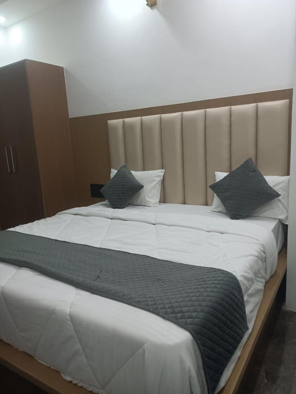 Hotel Golden Door 마투라 외부 사진