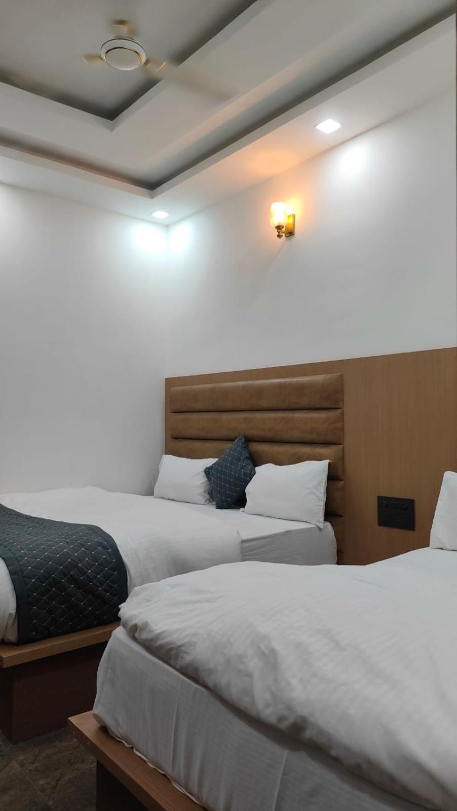 Hotel Golden Door 마투라 외부 사진