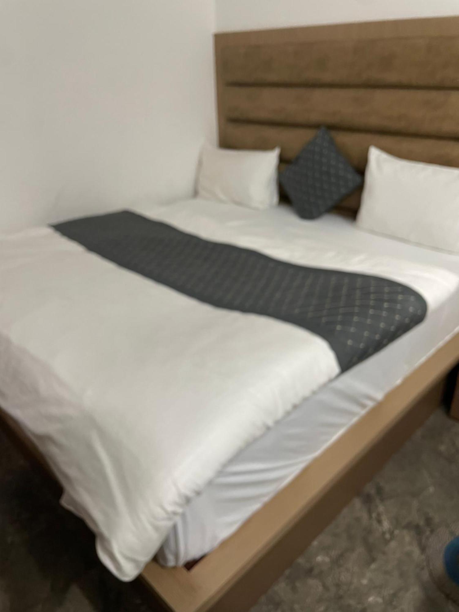 Hotel Golden Door 마투라 외부 사진