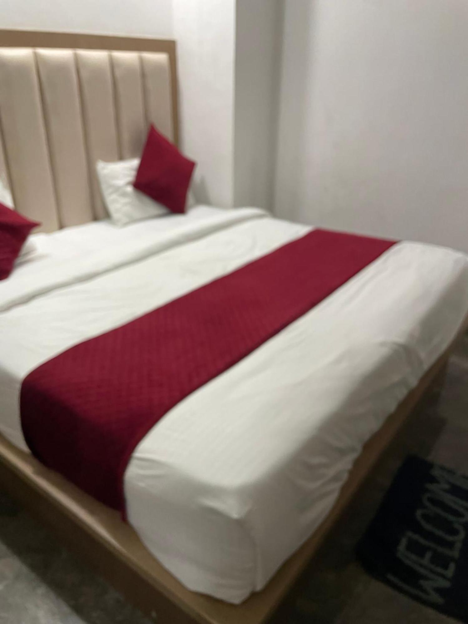 Hotel Golden Door 마투라 외부 사진